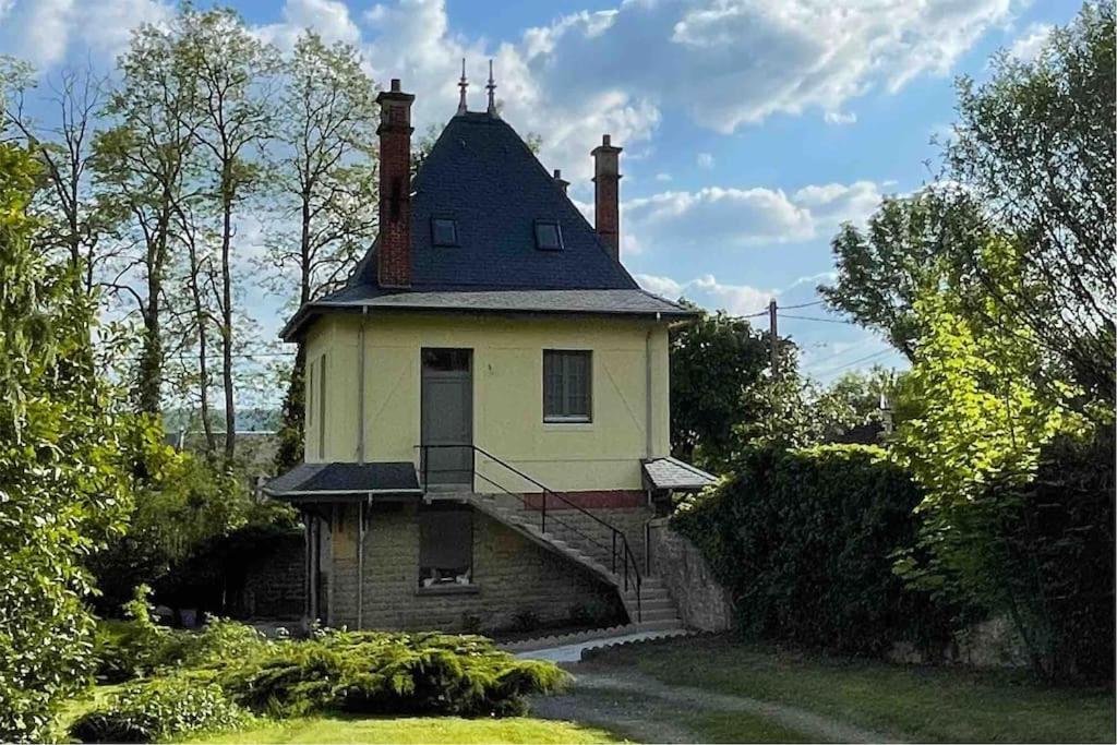 Maison Independante La Quietas Sur Les Hauteurs De Седан Екстериор снимка