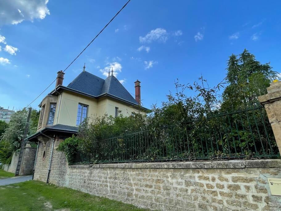Maison Independante La Quietas Sur Les Hauteurs De Седан Екстериор снимка